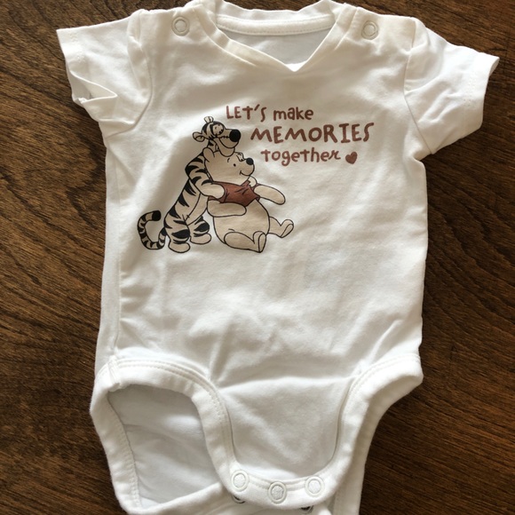 ❄️3/$25 H&M and Disney’s Winnie the Pooh newborn outfit - Picture 1 of 5